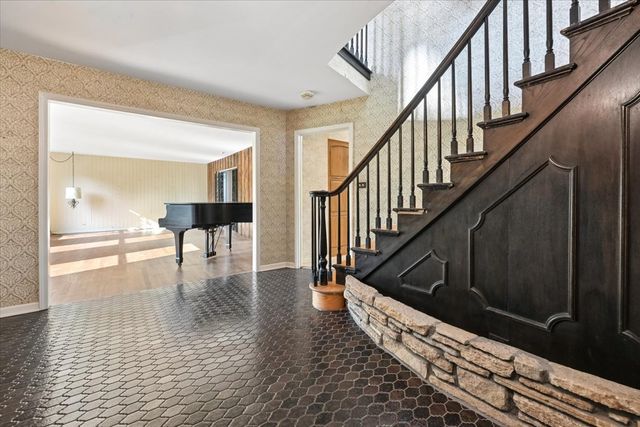 937 Sutton Drive, Northbrook, IL 60062
