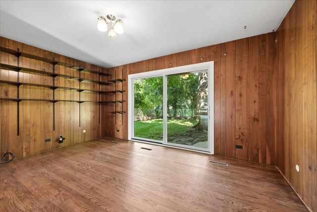 937 Sutton Drive, Northbrook, IL 60062