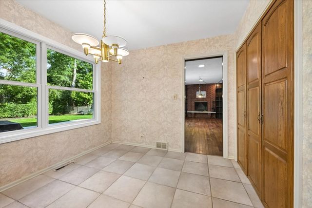 937 Sutton Drive, Northbrook, IL 60062