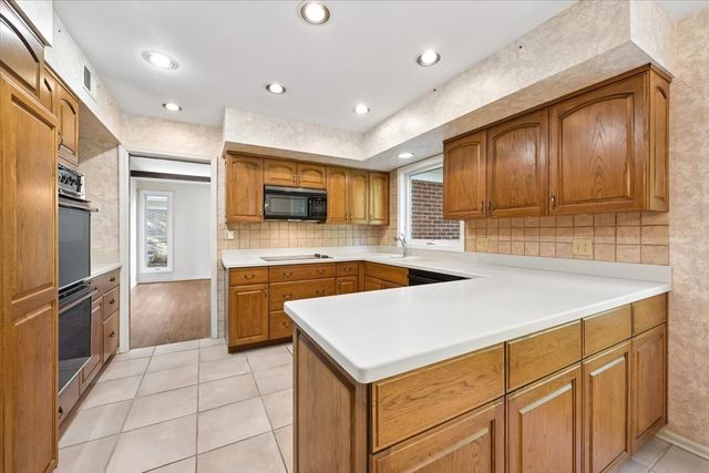 937 Sutton Drive, Northbrook, IL 60062