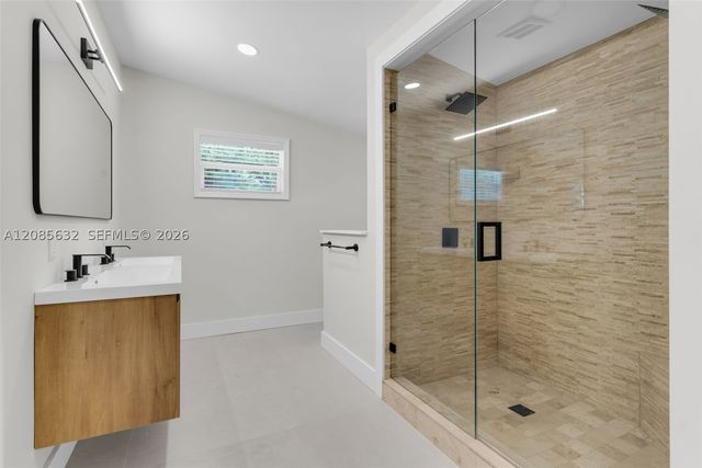 1525 NE 18th Ave, Fort Lauderdale, FL 33304