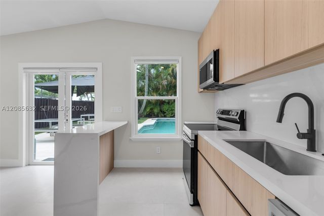 1525 NE 18th Ave, Fort Lauderdale, FL 33304