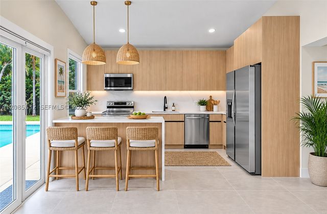 1525 NE 18th Ave, Fort Lauderdale, FL 33304