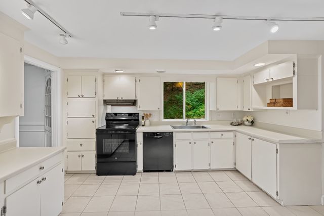 39 Rolling Lane, Wayland, MA 01778