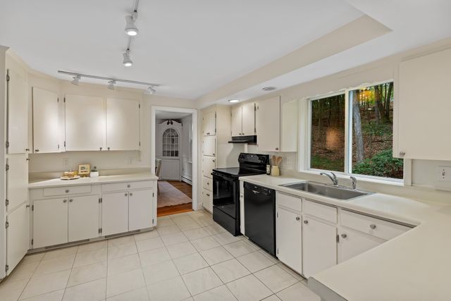 39 Rolling Lane, Wayland, MA 01778