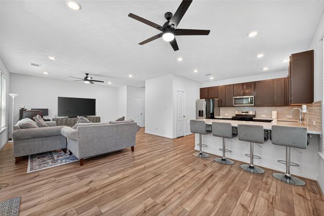 27571 Bello Bend Lane, Magnolia, TX 77354