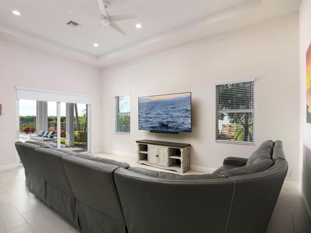 9973 Regency Way, Palm Beach Gardens, FL 33412