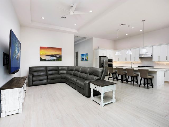 9973 Regency Way, Palm Beach Gardens, FL 33412