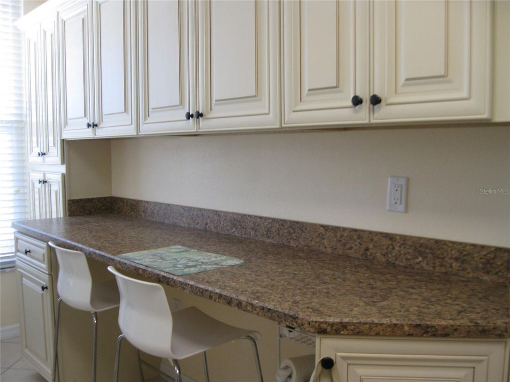 Image 7 of property listing at 3740 PINEBROOK CIRCLE 603, Bradenton, FL 34209