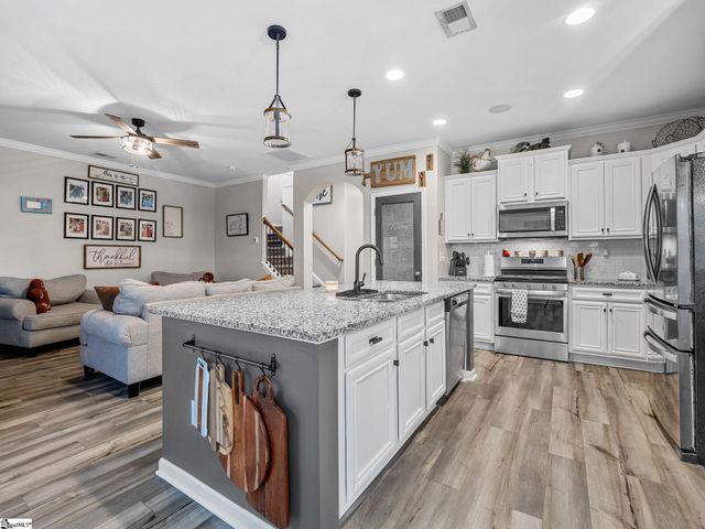 655 Autumn Breeze Walk, Inman, SC 33153