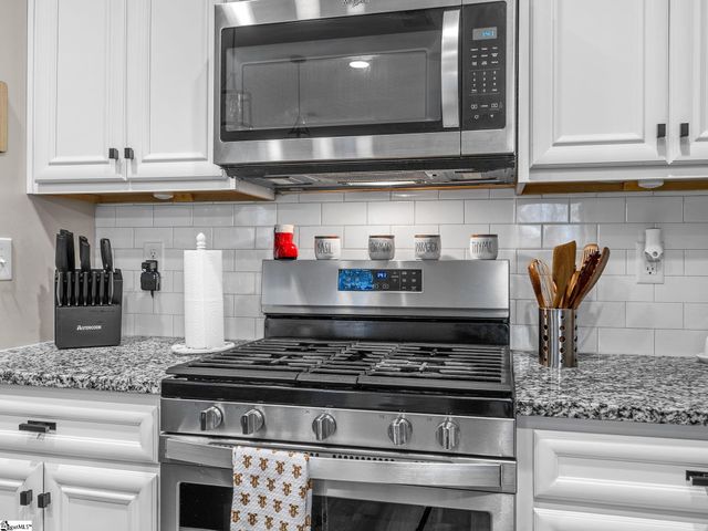 655 Autumn Breeze Walk, Inman, SC 33153