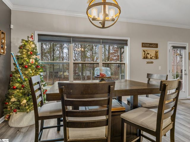 655 Autumn Breeze Walk, Inman, SC 33153