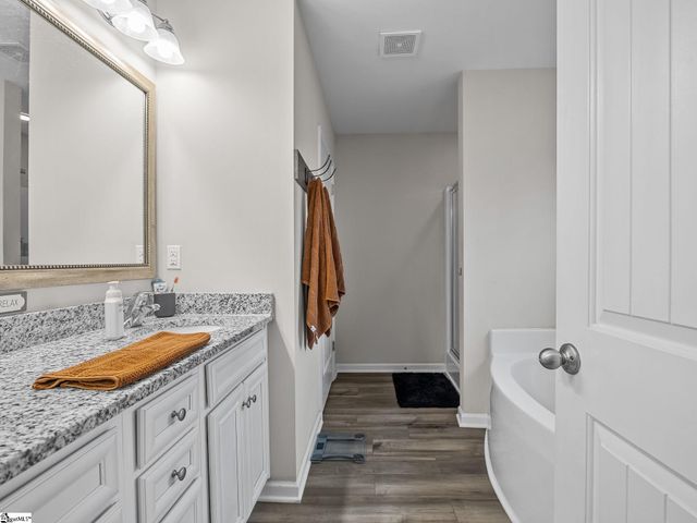 655 Autumn Breeze Walk, Inman, SC 33153