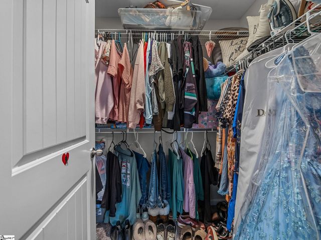 655 Autumn Breeze Walk, Inman, SC 33153