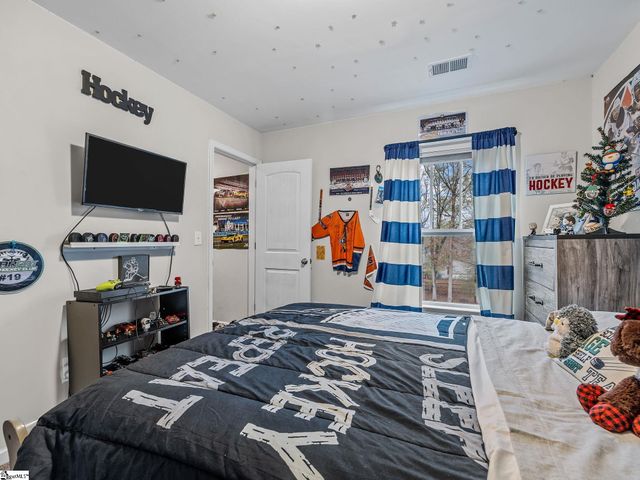 655 Autumn Breeze Walk, Inman, SC 33153