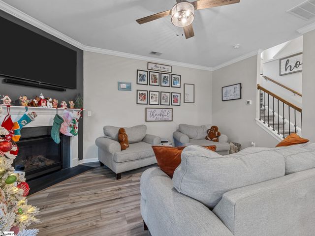 655 Autumn Breeze Walk, Inman, SC 33153