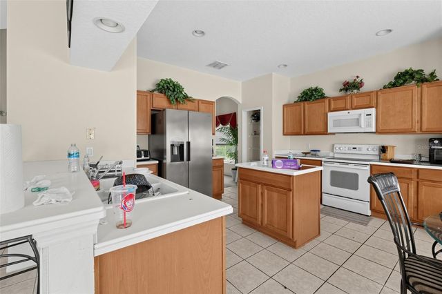 913 HENLEY CIRCLE, Davenport, FL 33896