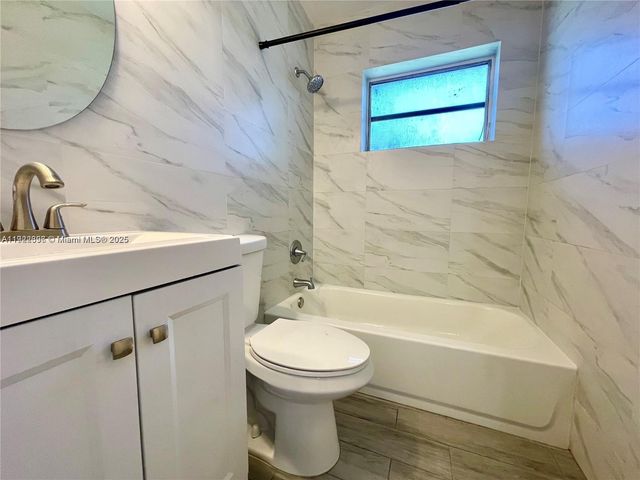 213 SW 10th St 0, Hallandale Beach, FL 33009