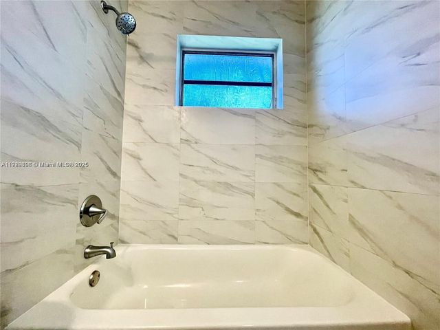 213 SW 10th St 0, Hallandale Beach, FL 33009