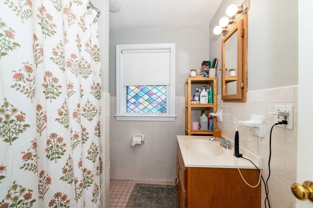 165 Whitwell St, Quincy, MA 02169