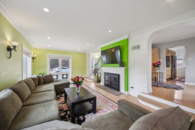6601 N Trumbull Avenue, Lincolnwood, IL 60712