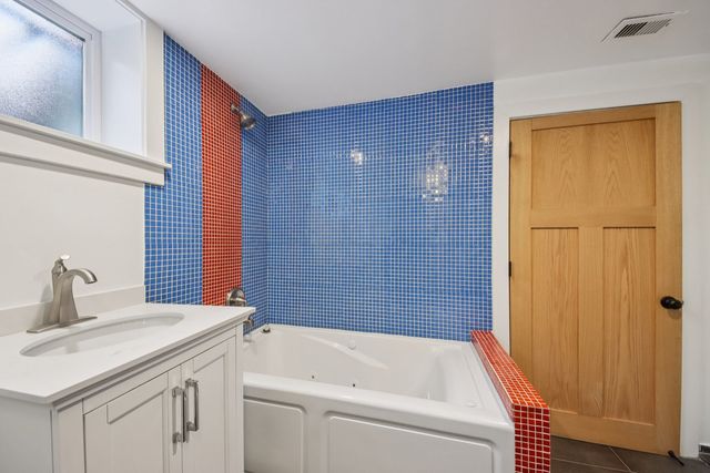 6601 N Trumbull Avenue, Lincolnwood, IL 60712