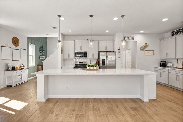 7104 DILLY LAKE AVENUE, Groveland, FL 34736