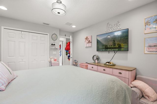 7104 DILLY LAKE AVENUE, Groveland, FL 34736