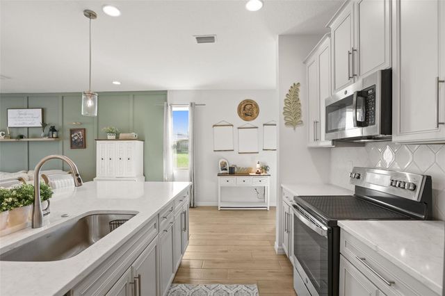 7104 DILLY LAKE AVENUE, Groveland, FL 34736