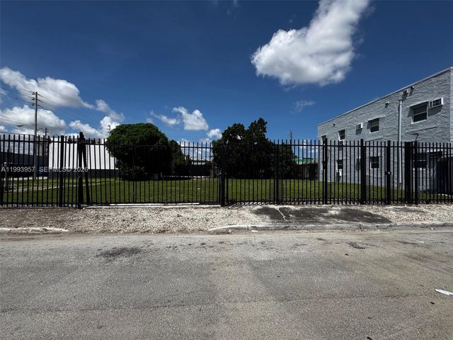 2410 NW 7th Ct, Miami, FL 33127