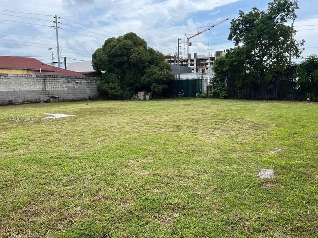 2410 NW 7th Ct, Miami, FL 33127