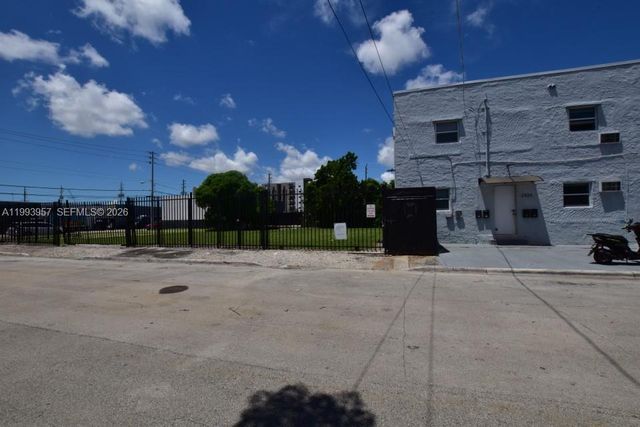 2410 NW 7th Ct, Miami, FL 33127