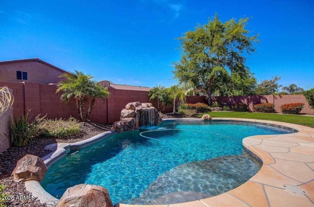 2205 W GAMBIT Trail, Phoenix, AZ 85085