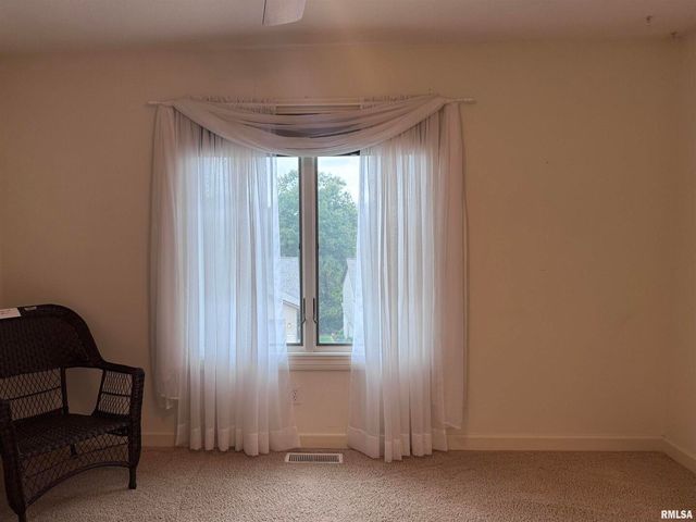 504 Mill Ridge Road, Clinton, IA 52732