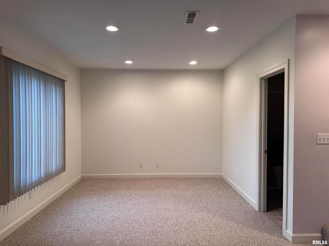 504 Mill Ridge Road, Clinton, IA 52732