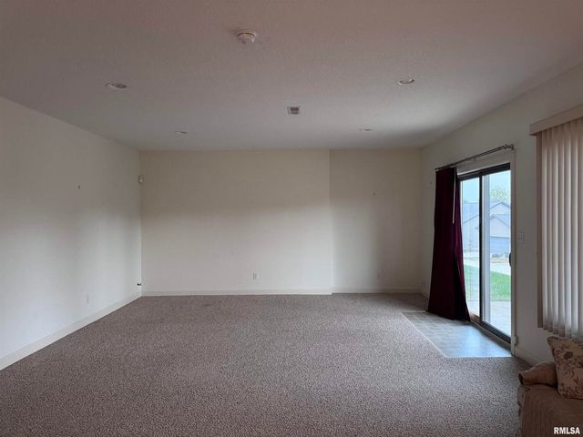 504 Mill Ridge Road, Clinton, IA 52732