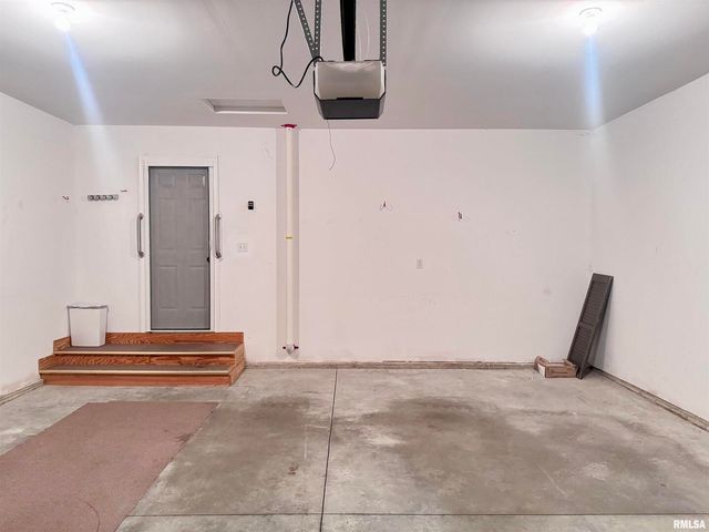 504 Mill Ridge Road, Clinton, IA 52732