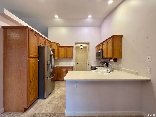 504 Mill Ridge Road, Clinton, IA 52732