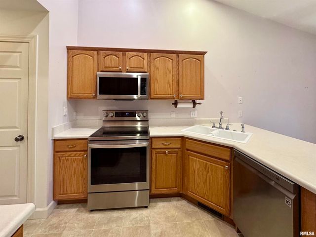 504 Mill Ridge Road, Clinton, IA 52732