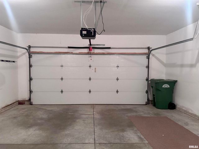 504 Mill Ridge Road, Clinton, IA 52732