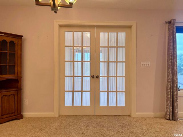 504 Mill Ridge Road, Clinton, IA 52732