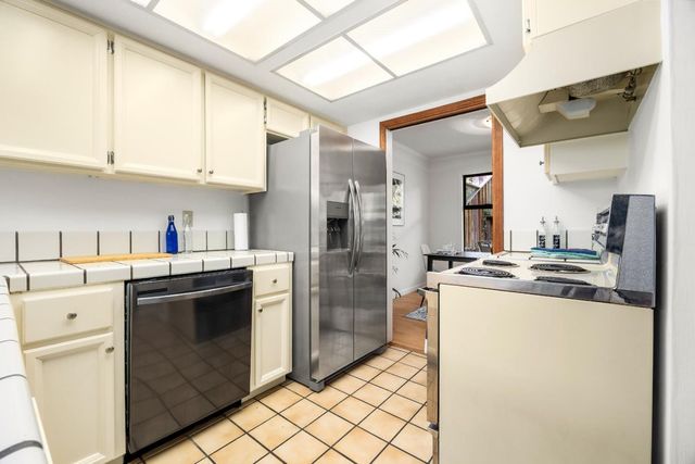 3205 Stockbridge Lane, Santa Cruz, CA 95065