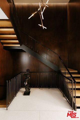 8366 Sunset View Drive, West Hollywood, CA 90069