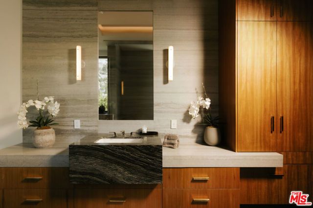 8366 Sunset View Drive, West Hollywood, CA 90069