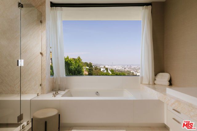 8366 Sunset View Drive, West Hollywood, CA 90069