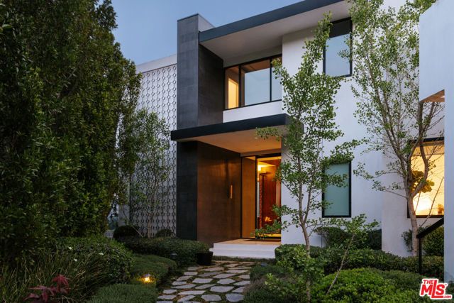 8366 Sunset View Drive, West Hollywood, CA 90069