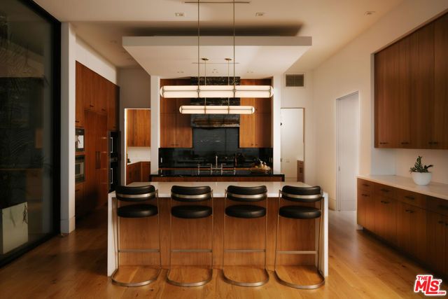 8366 Sunset View Drive, West Hollywood, CA 90069