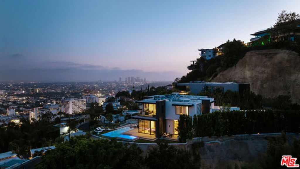 8366 Sunset View Drive, West Hollywood, CA 90069