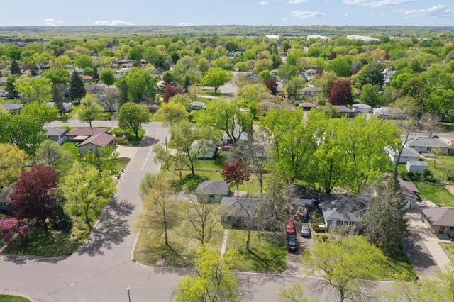 8774 Hale Avenue S, Cottage Grove, MN 55016