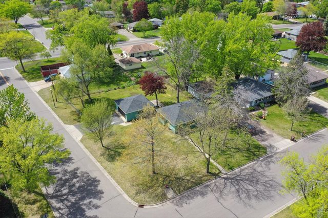 8774 Hale Avenue S, Cottage Grove, MN 55016